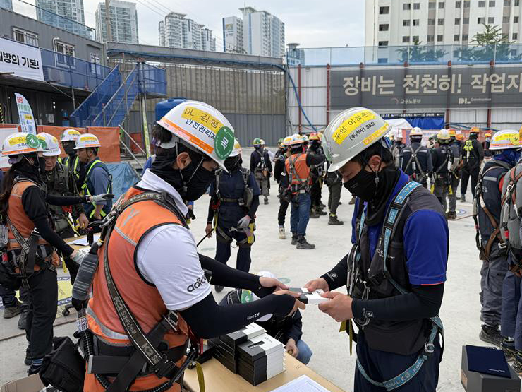 [보도자료] DL건설, 혹서기 근로자 보호 위한 현장안전관리 지속 추진